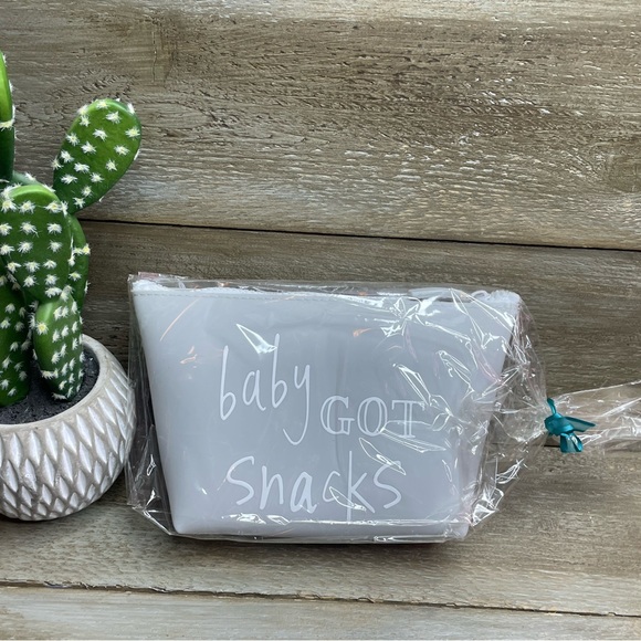 On-The-Go Feeding Set. “baby got snacks” retail price $27 - Picture 6 of 6